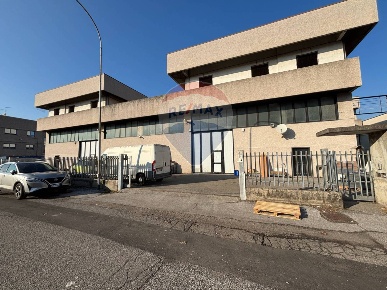 Foto Capannone industriale in via Napoli, Bussero di 552 m² in vendita