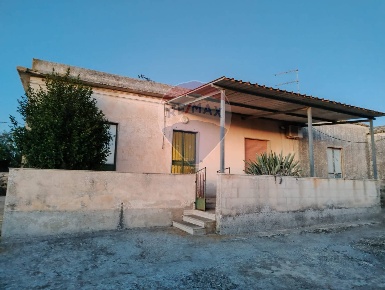Foto Rustico in CONTRADA CAVA LAZZARO OLIVELLA, Rosolini di 300 m²