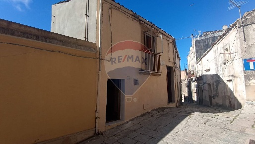 Foto Casa indipendente in via san lorenzo, Chiaramonte Gulfi Centro