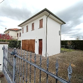 Foto Villa singola a Ceregnano Lama Pezzoli di 99 m² con 6 locali