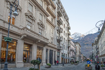 Foto Appartamento in Viale Conseil des Commis, Aosta Centro di 119 m²