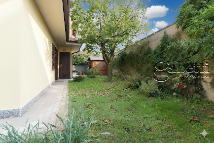 Foto Villa a schiera in Via Cesare Battisti, Nerviano Centro di 190 m²