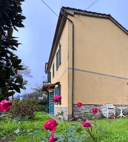 Foto Villa singola in Via Emilio Bertini 1, Vaiano Schignano di 150 m²