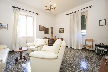 Foto Appartamento in Via Bonifacio, Genova Marassi di 100 m² con 6 locali