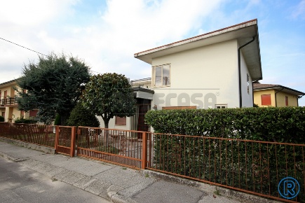 Foto Villa singola a Grisignano di Zocco Centro di 224 m² con 7 locali
