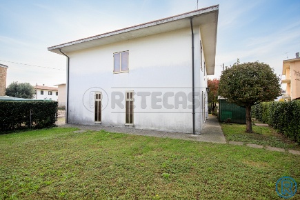 Foto Villa singola a Grisignano di Zocco Centro di 224 m² con 7 locali