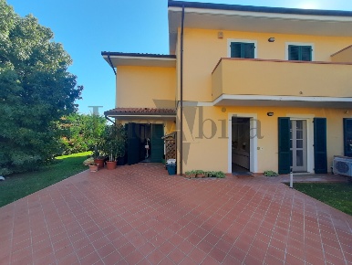 Foto Villa bifamiliare in Via di Tempagnano  1460, Lucca Antraccoli