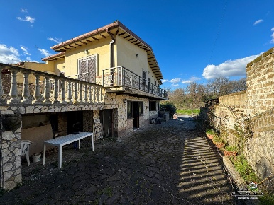 Foto Villa unifamiliare a Nepi di 186 m² con 11 locali in vendita