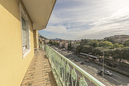 Foto Appartamento in Via Stefano Turr 3, Genova Quarto di 210 m² in vendita