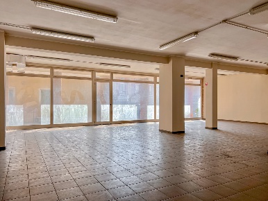 Foto Locale commerciale in Piazzale Europa  79, Sarezzo Centro di 263 m²