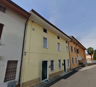 Foto Appartamento in Via Cavour, Isorella di 131 m² con 6 locali all'asta