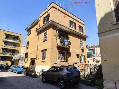 Foto Appartamento in Via degli Amaranti, Roma Centocelle di 67 m² all'asta