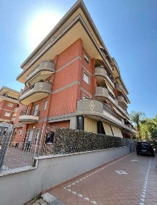 Foto Appartamento in Via G. Verga, Aprilia Semicentro di 112 m² all'asta