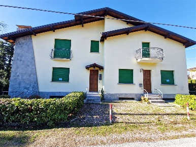 Foto Casa indipendente in Via Defendente, Laveno-Mombello Cerro di 200 m²