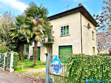 Foto Casa indipendente in via Sant'Antonio 20, Novi di Modena di 190 m²