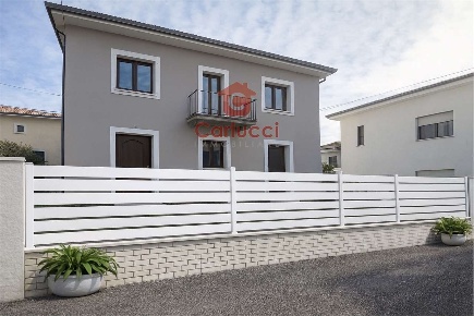 Foto Appartamento a Uzzano di 103 m² con 6 locali in vendita