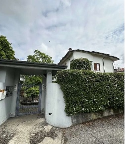 Foto Appartamento in Via Silvio Pellico 10/34, Caponago di 86 m² all'asta