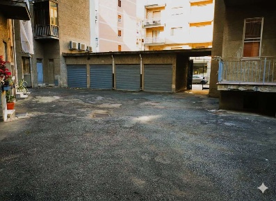 Foto Box in Via C.B.Cavour 2 bis, Rivoli Bastioni di 13 m² con 1 locali