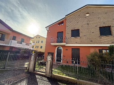 Foto Villa unifamiliare in via europa, Piove di Sacco di 180 m² in vendita