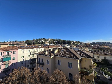 Foto Appartamento a Verona di 150 m² con 4 locali in vendita