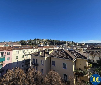 Foto Appartamento a Verona di 140 m² con 4 locali in vendita