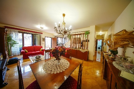 Foto Villa unifamiliare in VIA UMBERTO PRIMO 41, Gravina di Catania Centro