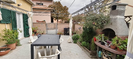 Foto Appartamento a Cecina Cecina Centro di 100 m² con 4 locali in vendita