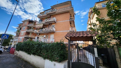 Foto Appartamento in VIA DEI SESAMI, Roma Centocelle di 90 m² con 3 locali