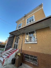 Foto Casa indipendente a Gonzaga Bondeno di 180 m² con 8 locali in vendita