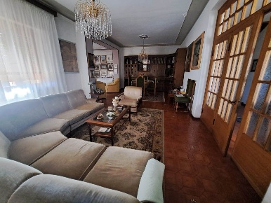 Foto Villa unifamiliare a Coreglia Antelminelli di 240 m² con 9 locali