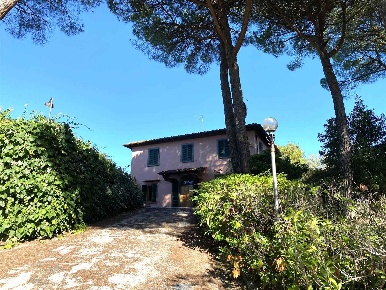 Foto Villa unifamiliare a Firenze Bolognese di 190 m² con 9 locali