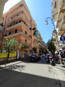 Foto Negozio in via del carmine, Salerno Carmine di 33 m² con 1 locali
