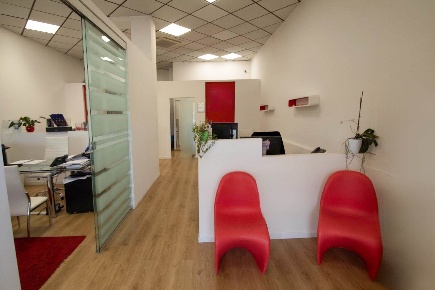 Foto Locale commerciale a Siena Fuori Porta Tufi di 63 m² con 3 locali