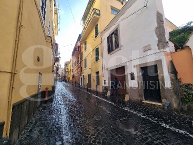 Foto Negozio in Via ROMA 60, Marino Centro di 91 m² con 1 locali in vendita