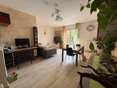 Foto Appartamento in VIA valera 31, Arese Centro di 122 m² con 4 locali