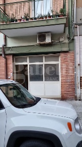 Foto Negozio in Via seneca 30, Brindisi Commenda di 70 m² con 1 locali