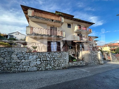 Foto Appartamento in Via Iacobelli 76, Alvignano di 91 m² con 3 locali