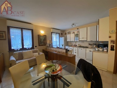 Foto Appartamento in via mazzini, Gambolò Centro di 78 m² con 3 locali