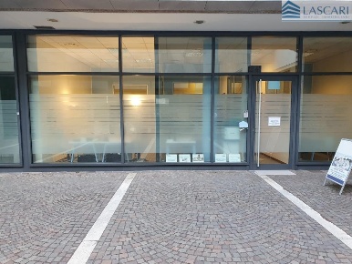 Foto Negozio in Via Corridoni, Bergamo Corridoni di 72 m² in affitto