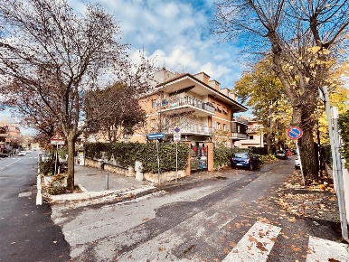 Foto Appartamento in via roma, Grottaferrata Centro di 100 m² con 3 locali