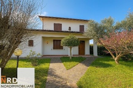 Foto Villa unifamiliare in Petrarca, Curtatone Montanara di 350 m²