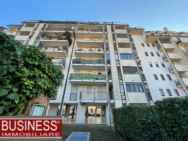 Foto Appartamento in Via Rutilia, Milano Ripamonti di 90 m² con 3 locali