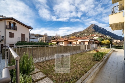 Foto Appartamento in via statale, Garlate di 97 m² con 3 locali in vendita