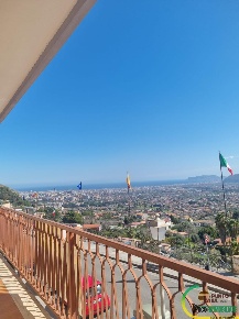 Foto Appartamento in Via B. D'acquisto, Monreale Centro di 131 m²