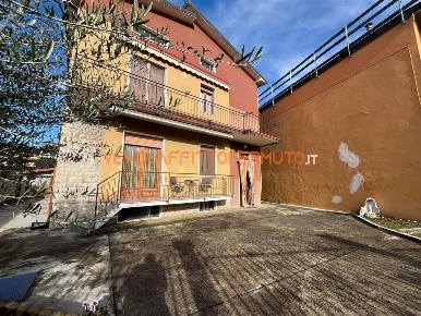 Foto Appartamento in VIA IV NOVEMBRE, Palosco di 175 m² con 3 locali