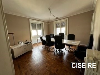 Foto Ufficio a Milano di 130 m² con 4 locali in affitto