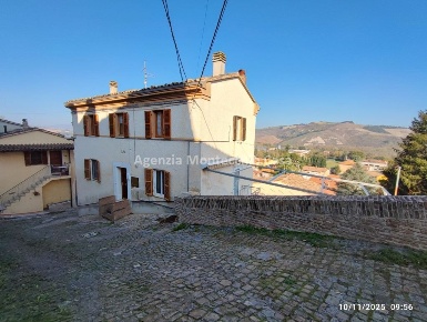 Foto Case semi ndipendenti in Via del Forno, Urbino Schieti di 148 m²