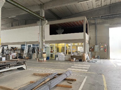 Foto Capannone industriale a Calcinaia Fornacette di 3000 m² con 5 locali