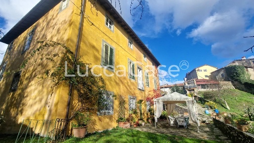 Foto Villa unifamiliare a Coreglia Antelminelli di 600 m² con 10 locali