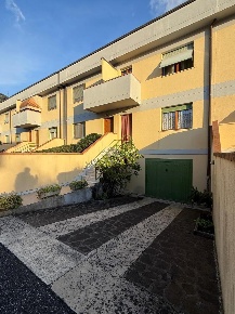 Foto Villa a schiera a Massa Mirteto di 150 m² con 6 locali in vendita